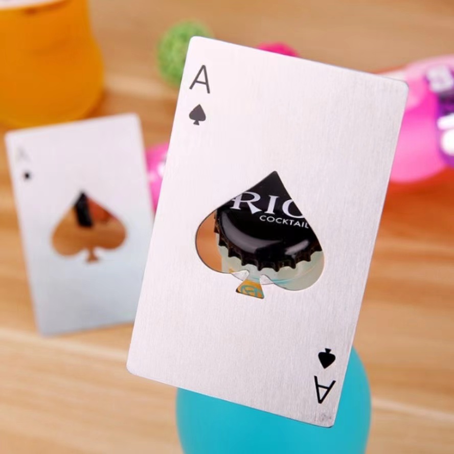 Apribottiglie per birra Poker  - Quirky Kitchen Gadgets recensione e prezzo